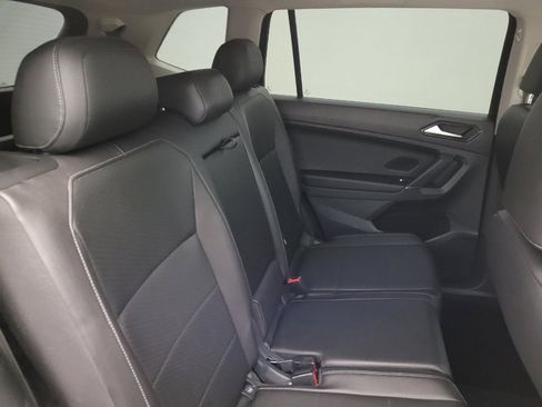 Used 2018 Volkswagen Tiguan SE w/ Front Fog Lights Package FWD image 19