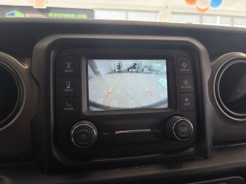Used 2018 Jeep Wrangler Unlimited Sport S AWD/4WD image 35