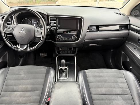 Used 2019 Mitsubishi Outlander SE image 18