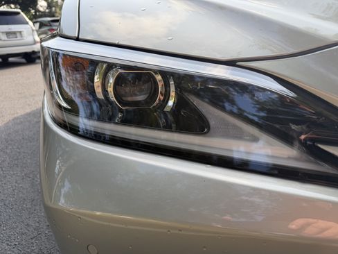 Certified 2023 Lexus ES 250 w/ Premium Package AWD/4WD image 12