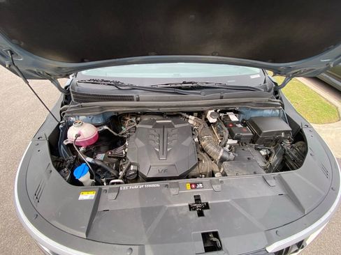 Used 2024 Kia Carnival EX FWD image 34