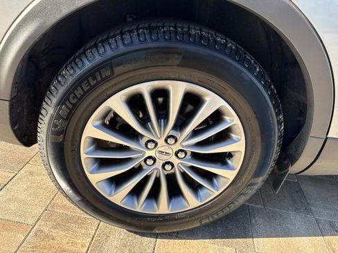 Used 2017 Lincoln MKX Select image 32