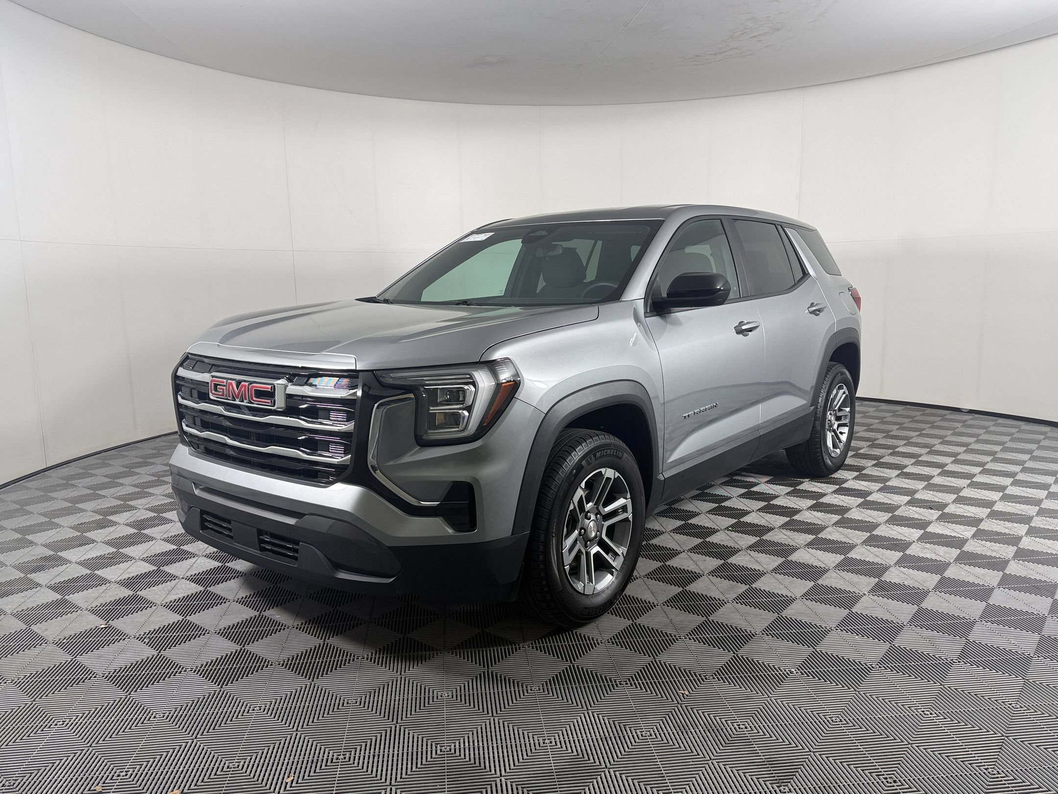 Used 2025 GMC Terrain Elevation AWD/4WD image 1