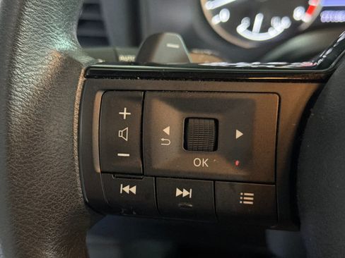 Used 2022 Nissan Rogue SV FWD image 25