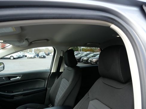 Used 2021 Ford Edge SE w/ Cargo Accessory Package image 11