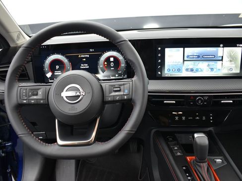 Certified 2025 Nissan Kicks SR image 9