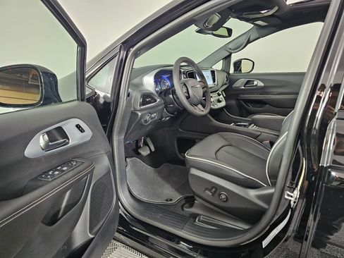 New 2026 Chrysler Pacifica Limited w/ S Appearance Package image 22