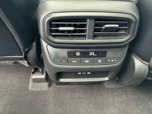 Used 2025 Honda Pilot Touring image 17