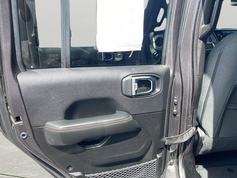 Used 2025 Jeep Wrangler Sahara image 18