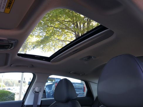 Used 2024 Hyundai Elantra Limited image 8