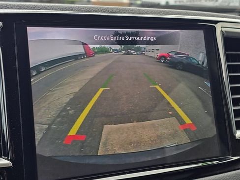 Used 2023 Chrysler Pacifica Touring-L FWD image 28