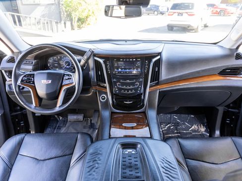 Used 2017 Cadillac Escalade Luxury image 22