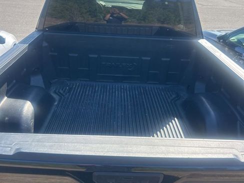 Used 2025 GMC Sierra 1500 SLT image 3