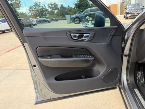 Used 2018 Volvo XC60 T6 Momentum w/ Convenience Package AWD/4WD image 22