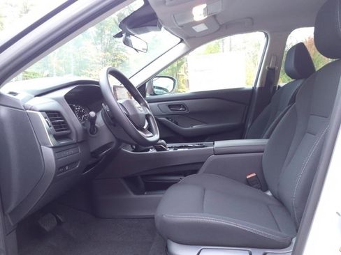 Used 2025 Nissan Rogue S image 10