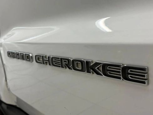 Used 2017 Jeep Grand Cherokee Limited w/ Trailer Tow Group IV AWD/4WD image 31