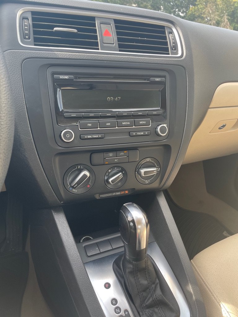 Used 2012 Volkswagen Jetta SE FWD image 13