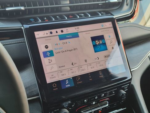 Used 2023 Jeep Grand Cherokee 4WD 4xe w/ Luxury Tech Group II image 10