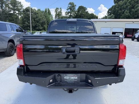 Used 2017 Toyota Tacoma TRD Off-Road w/ Premium & Technology Package AWD/4WD image 5