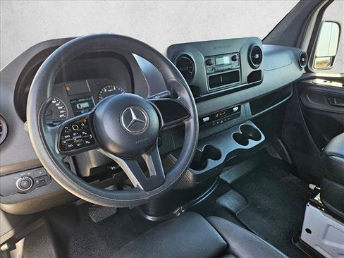 Used 2022 Mercedes-Benz Sprinter 2500 image 12