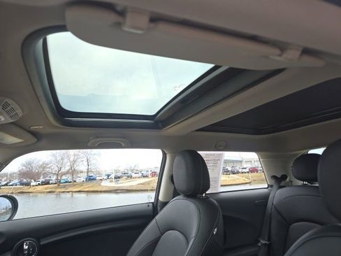 Used 2015 MINI Cooper 2-Door Hardtop image 8