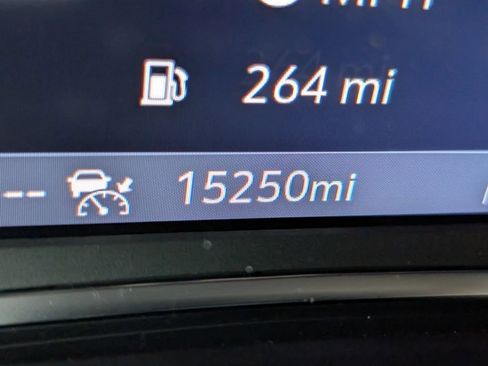 Used 2024 Chevrolet Equinox Premier image 24