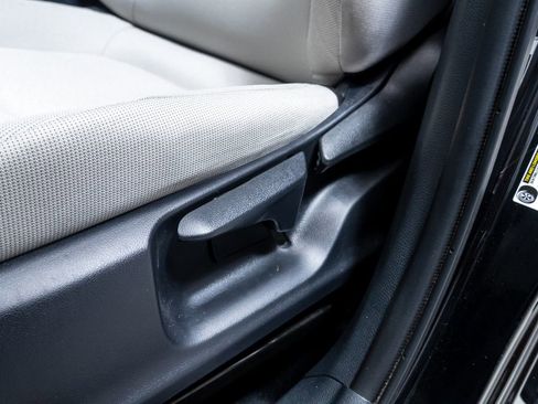 Used 2024 Toyota Corolla Cross LE image 22