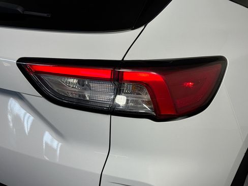 Used 2022 Ford Escape SE image 34