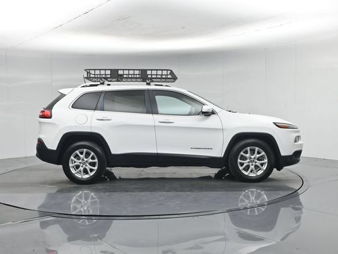 Used 2017 Jeep Cherokee Latitude FWD image 27