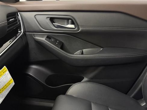 Used 2022 Nissan Rogue SL FWD image 25