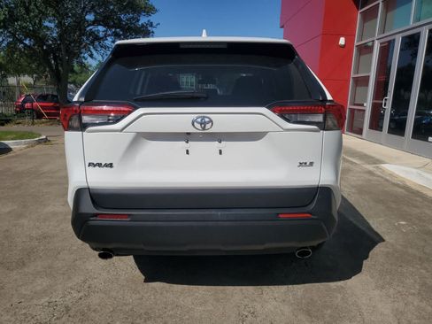Used 2025 Toyota RAV4 XLE FWD image 5