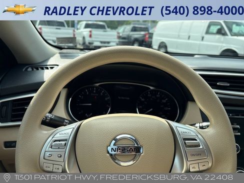 Used 2014 Nissan Rogue S FWD image 6