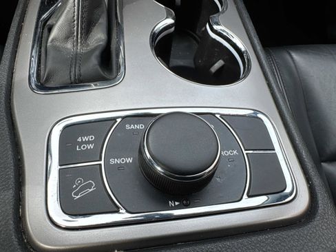 Used 2022 Jeep Grand Cherokee Limited image 22