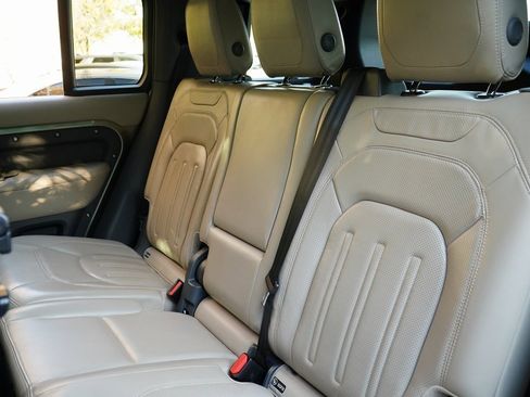 Used 2020 Land Rover Defender 110 HSE image 31