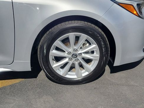 Used 2024 Toyota Corolla SE w/ SE Package image 5