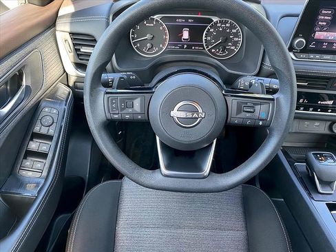 Used 2023 Nissan Rogue SV image 5