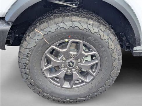 New 2025 Ford Bronco Badlands image 9