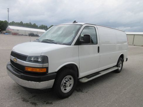 Used 2024 Chevrolet Express 2500 w/ Driver Convenience Package RWD image 2