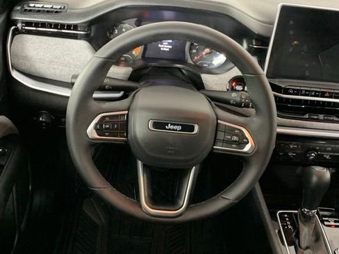Used 2024 Jeep Compass Latitude AWD/4WD image 17