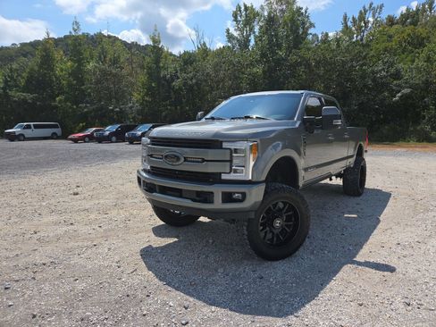 Used 2019 Ford F250 Lariat w/ Lariat Ultimate Package AWD/4WD image 2