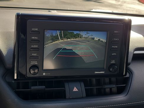 Used 2021 Toyota RAV4 LE image 22