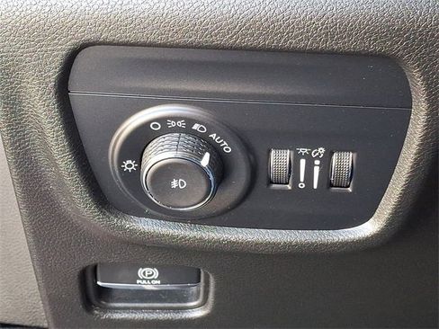 Used 2023 Jeep Grand Cherokee Limited image 24