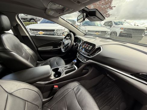 Used 2018 Chevrolet Volt Premier w/ Driver Confidence Package image 8