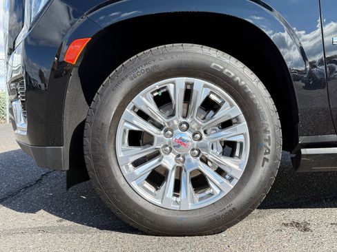 Used 2023 GMC Yukon Denali image 9