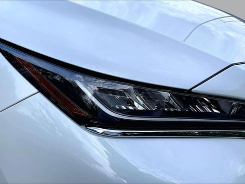 Used 2021 Toyota Venza LE AWD/4WD image 25