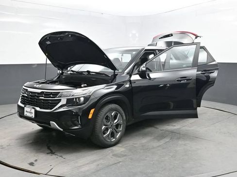 Used 2024 Kia Seltos LX AWD/4WD image 43