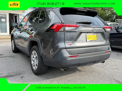 Used 2021 Toyota RAV4 LE AWD/4WD image 4