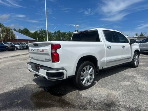 Used 2022 Chevrolet Silverado 1500 High Country w/ High Country Premium Package AWD/4WD image 3