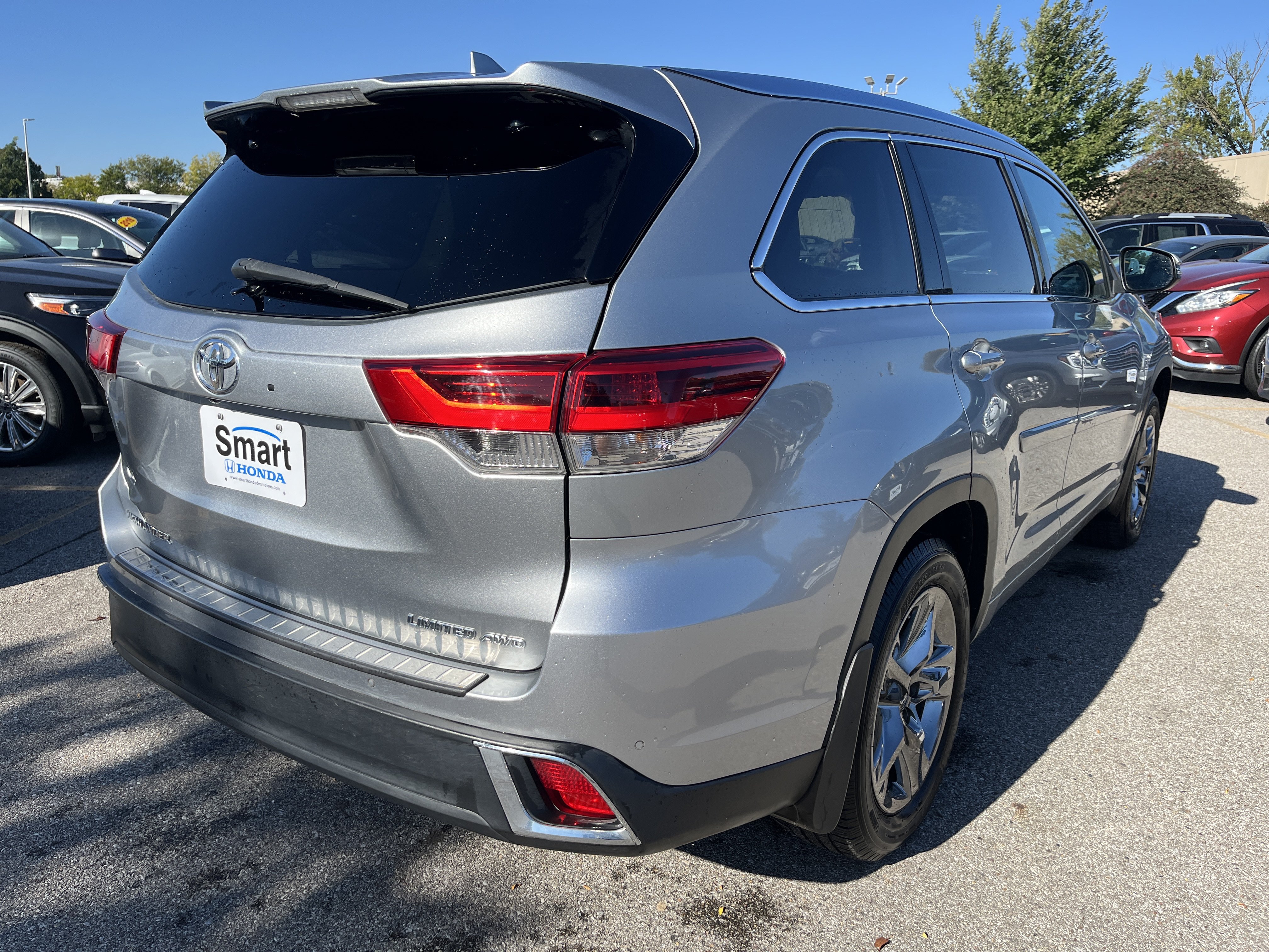 Used 2017 Toyota Highlander Limited Platinum AWD/4WD image 4