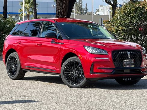 New 2025 Lincoln Corsair AWD w/ Equipment Group 101A image 2